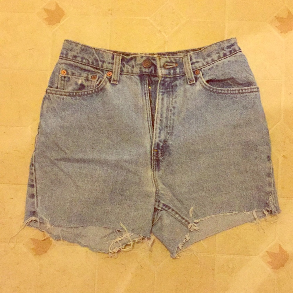 Women's Levi cutoff jorts